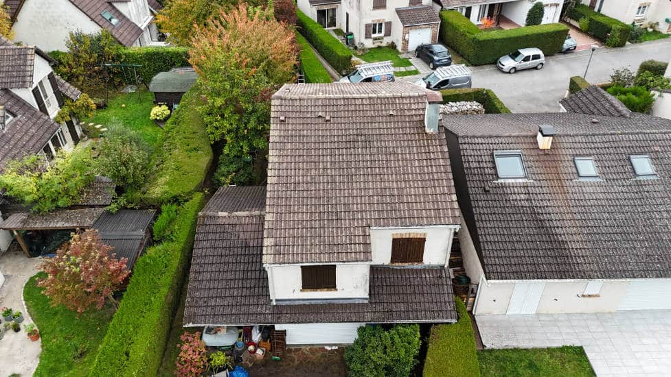 Nettoyage de toiture à saint-rémy-lès-Chevreuse : débviut du chantier