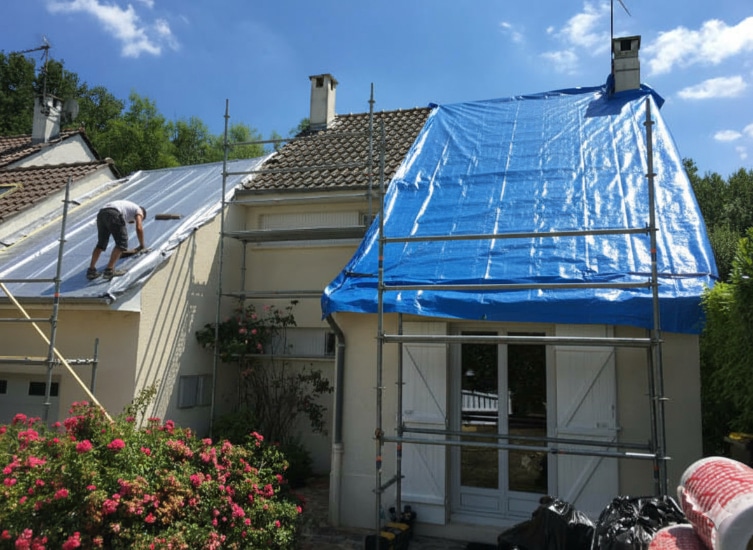 pose de bâche en urgence pour réparation de toiture dans les yvelines