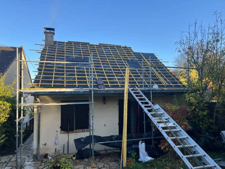 Pose des liteaux sur l'écran sous toiture à chevreuse